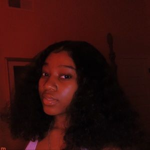 Meet your Posher, Leanne